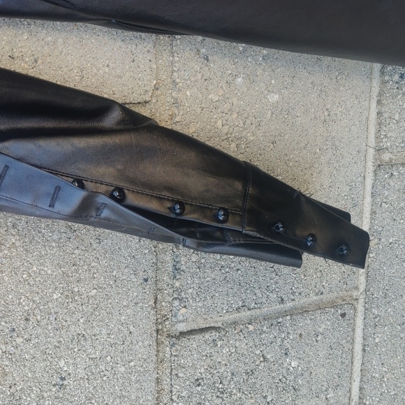 Lai Meng Five Cats Long Coat - Picture 6 of 7